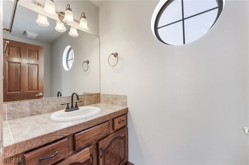 6861 Washington, Las Vegas, NV 89110