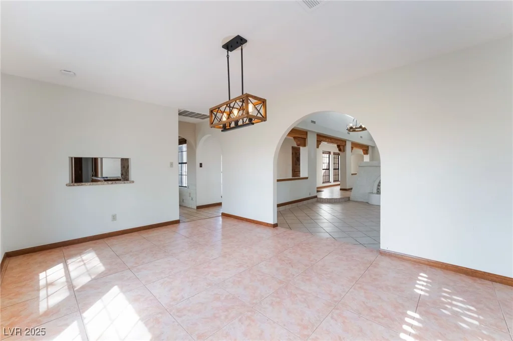 6861 Washington, Las Vegas, NV 89110