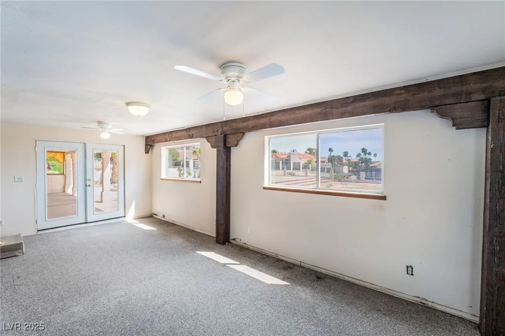 6861 Washington, Las Vegas, NV 89110