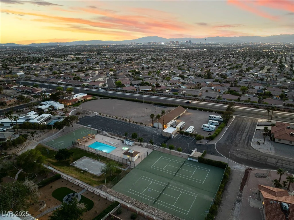 6861 Washington, Las Vegas, NV 89110