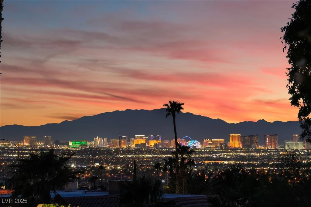 6861 Washington, Las Vegas, NV 89110