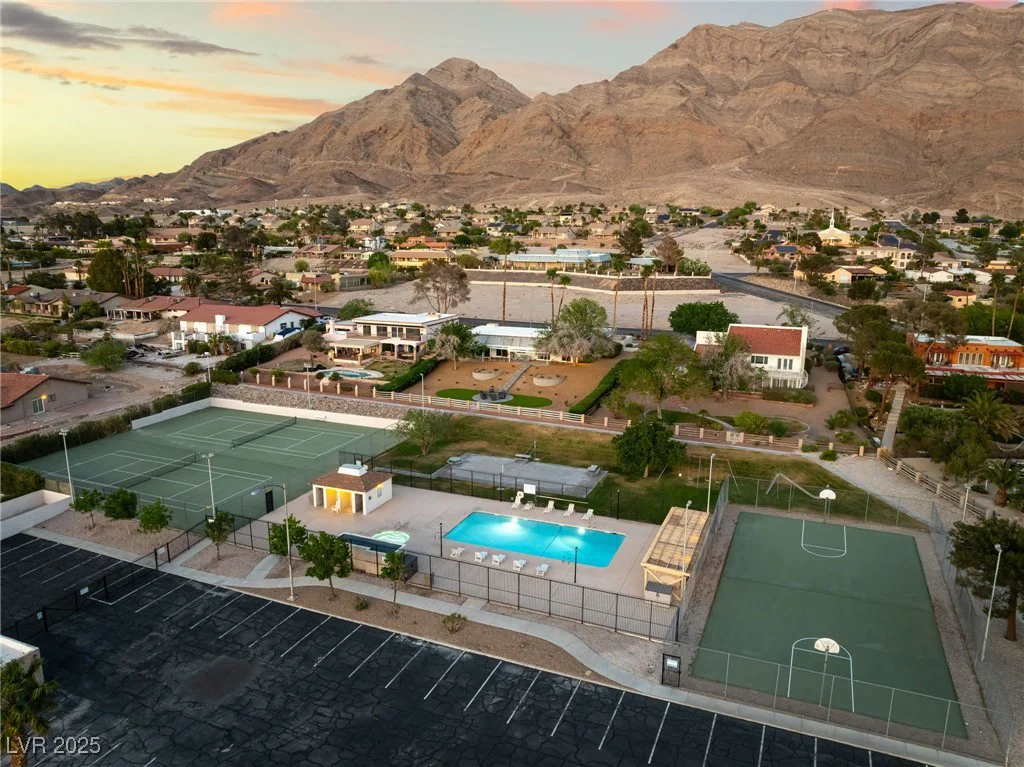 6861 Washington, Las Vegas, NV 89110