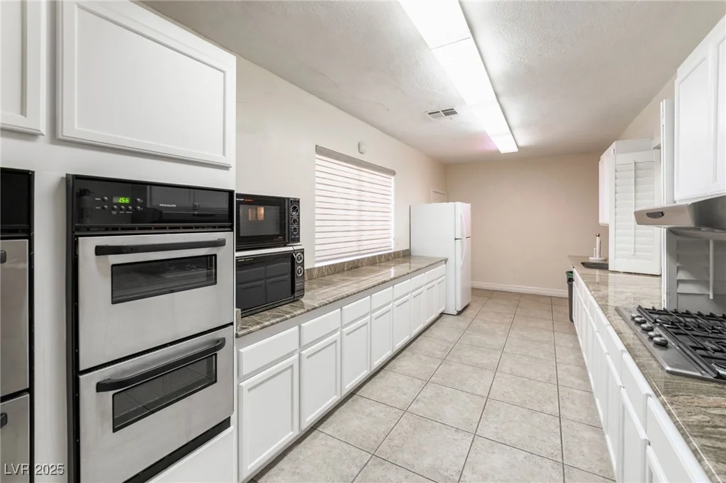 6861 Washington, Las Vegas, NV 89110