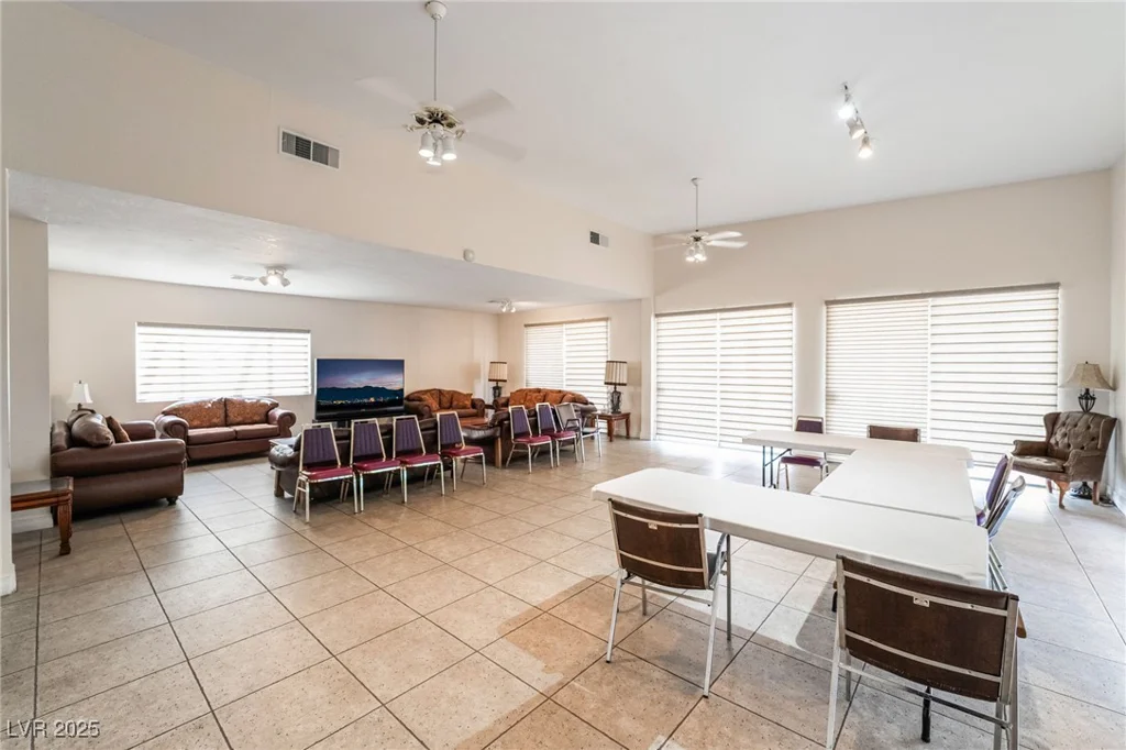 6861 Washington, Las Vegas, NV 89110