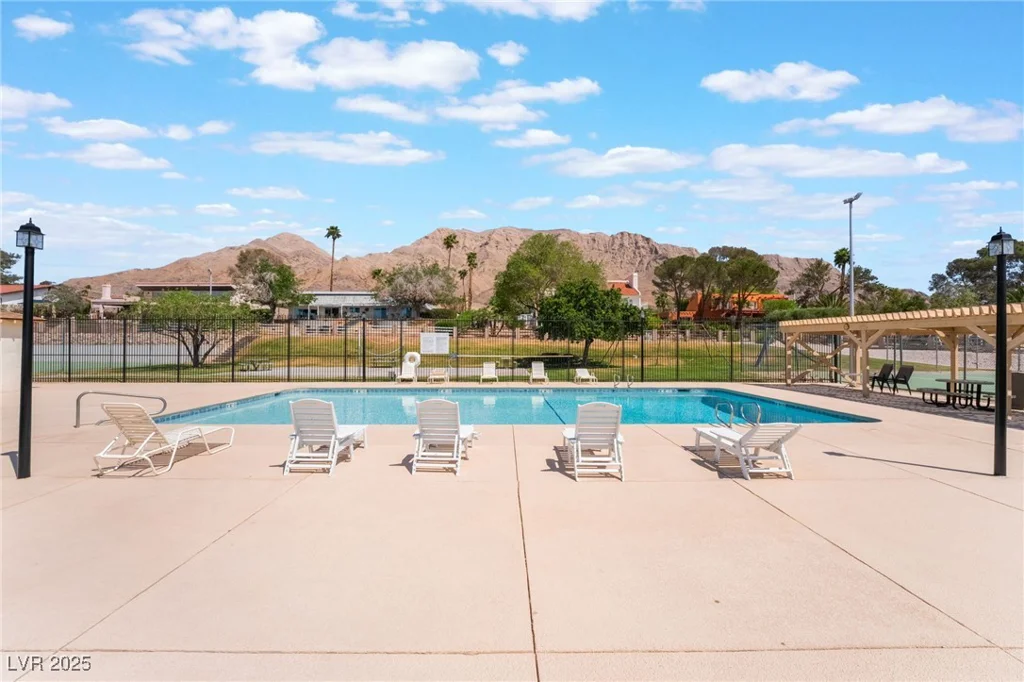 6861 Washington, Las Vegas, NV 89110