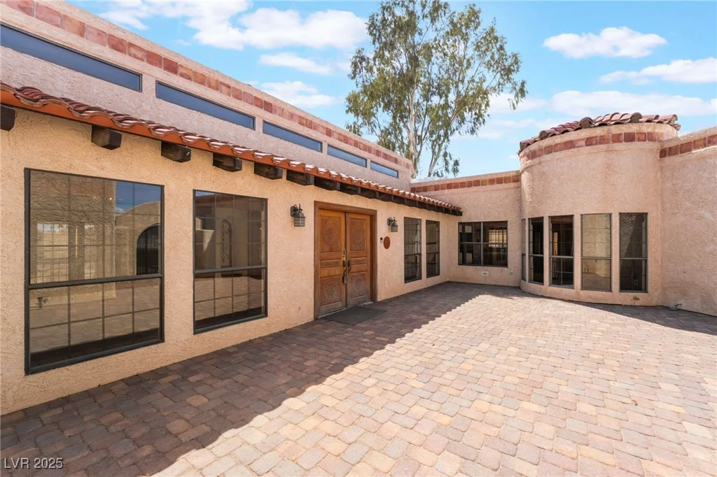 6861 Washington, Las Vegas, NV 89110