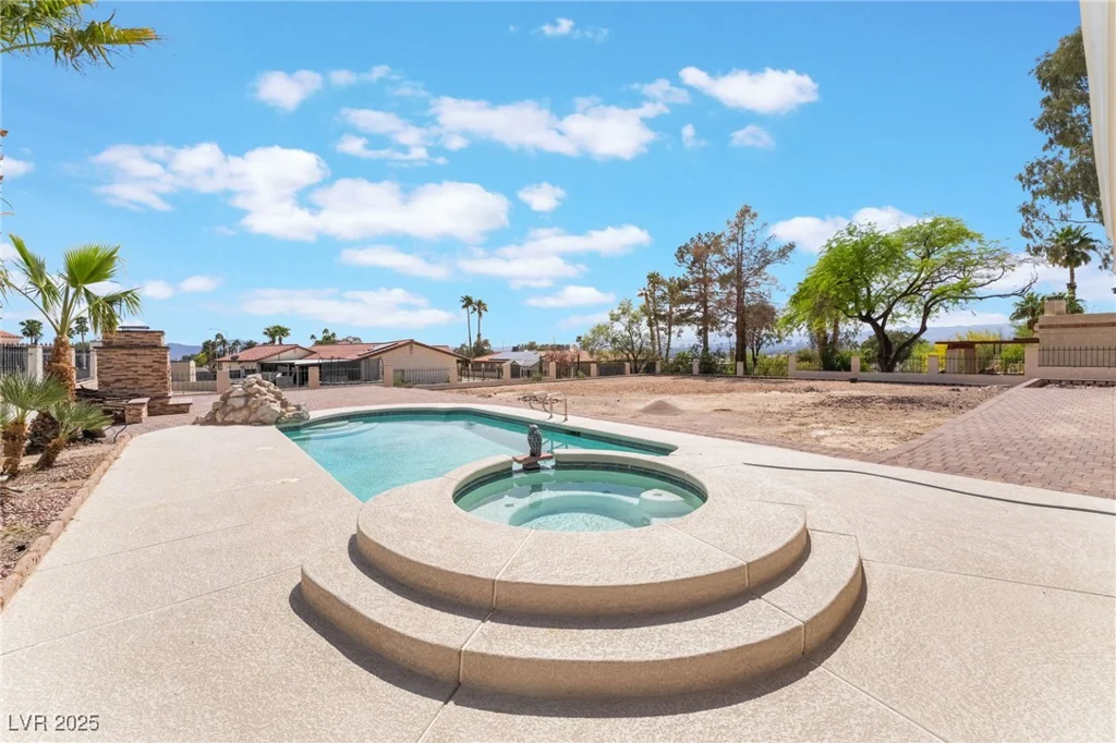 6861 Washington, Las Vegas, NV 89110