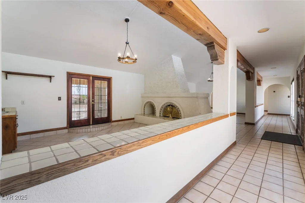 6861 Washington, Las Vegas, NV 89110