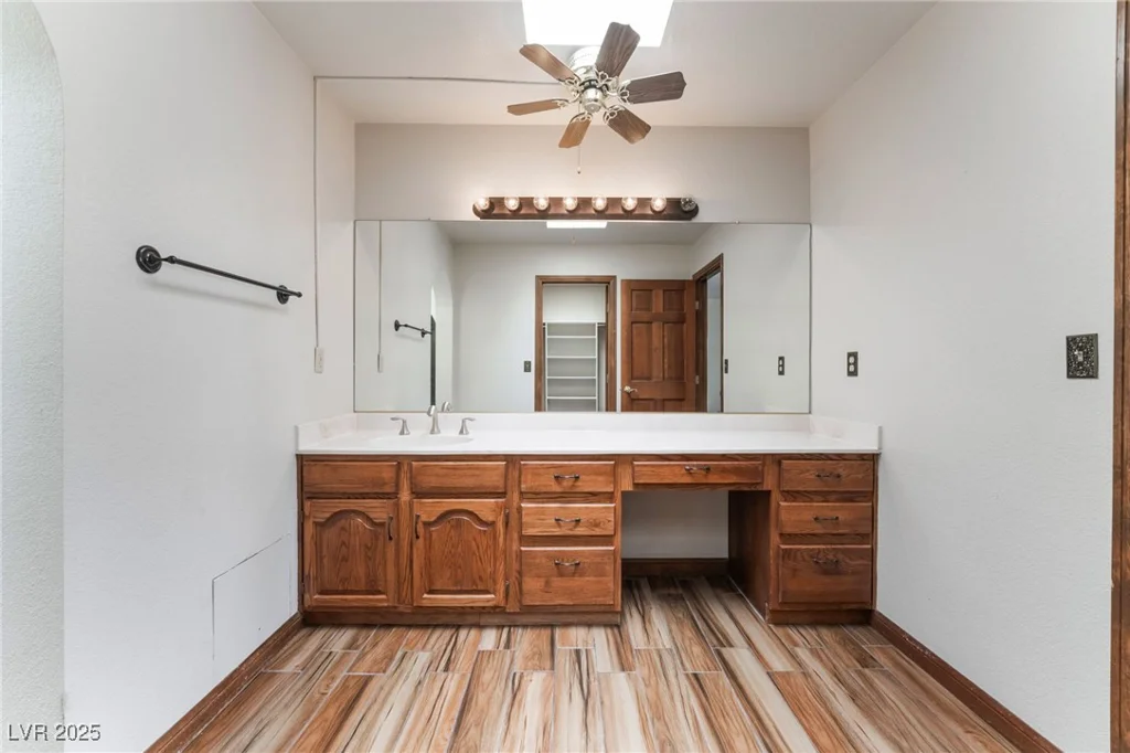 6861 Washington, Las Vegas, NV 89110