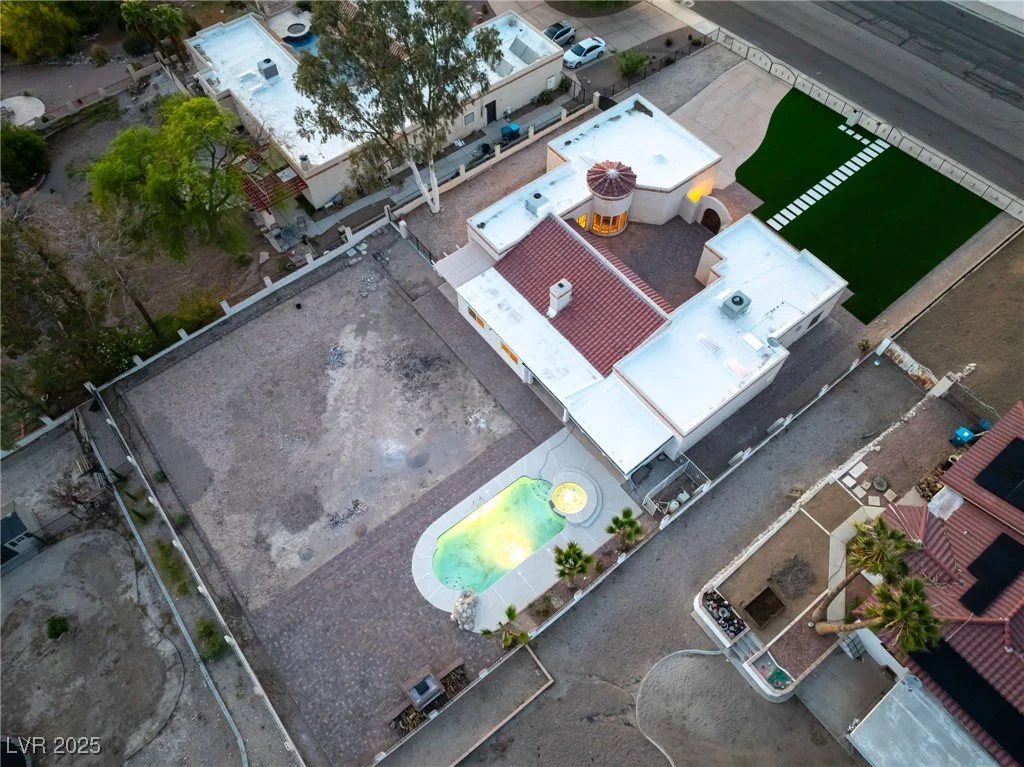 6861 Washington, Las Vegas, NV 89110