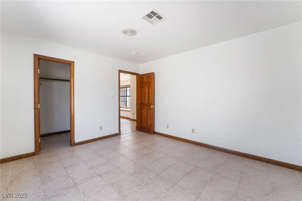 6861 Washington, Las Vegas, NV 89110