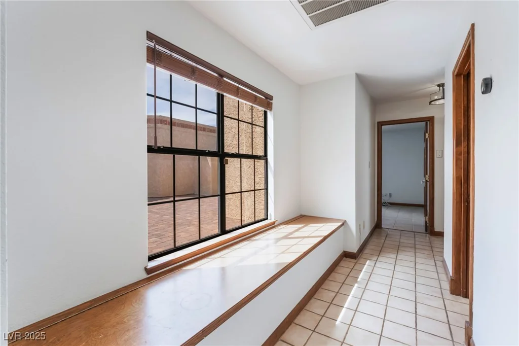 6861 Washington, Las Vegas, NV 89110