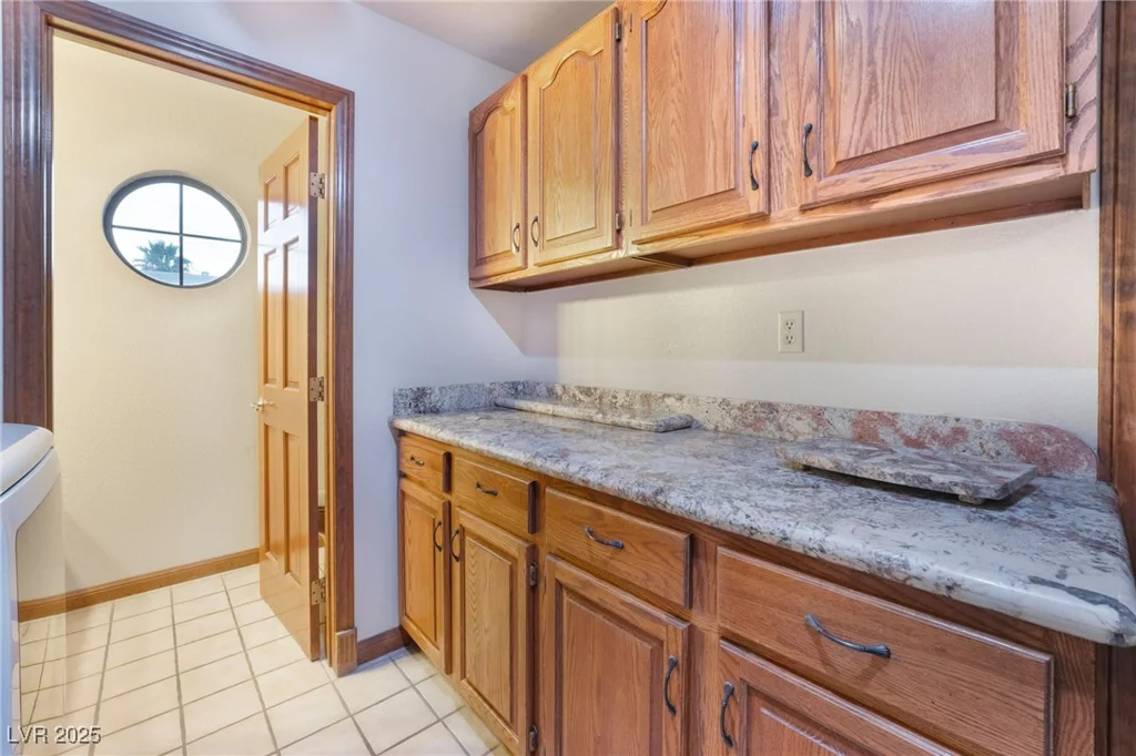 6861 Washington, Las Vegas, NV 89110