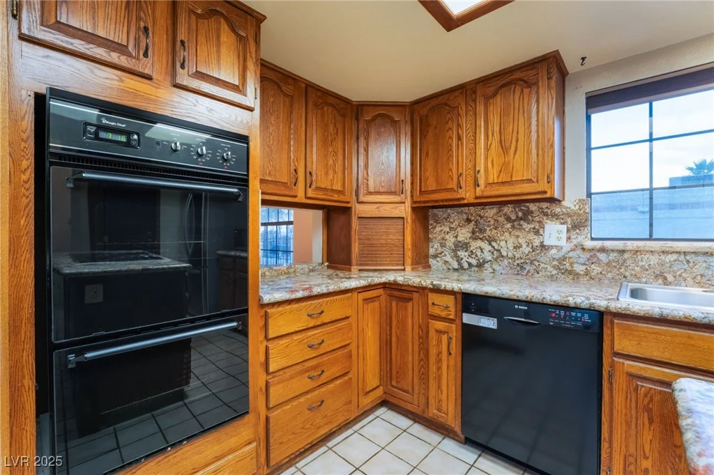 6861 Washington, Las Vegas, NV 89110