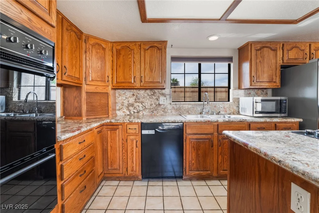 6861 Washington, Las Vegas, NV 89110