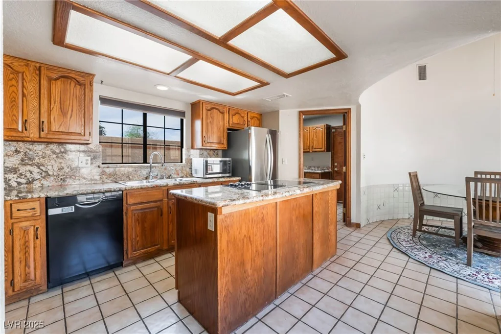 6861 Washington, Las Vegas, NV 89110
