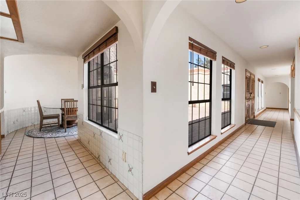 6861 Washington, Las Vegas, NV 89110