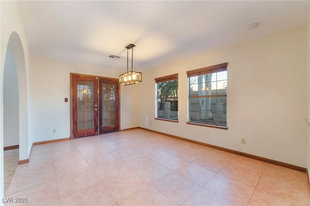 6861 Washington, Las Vegas, NV 89110