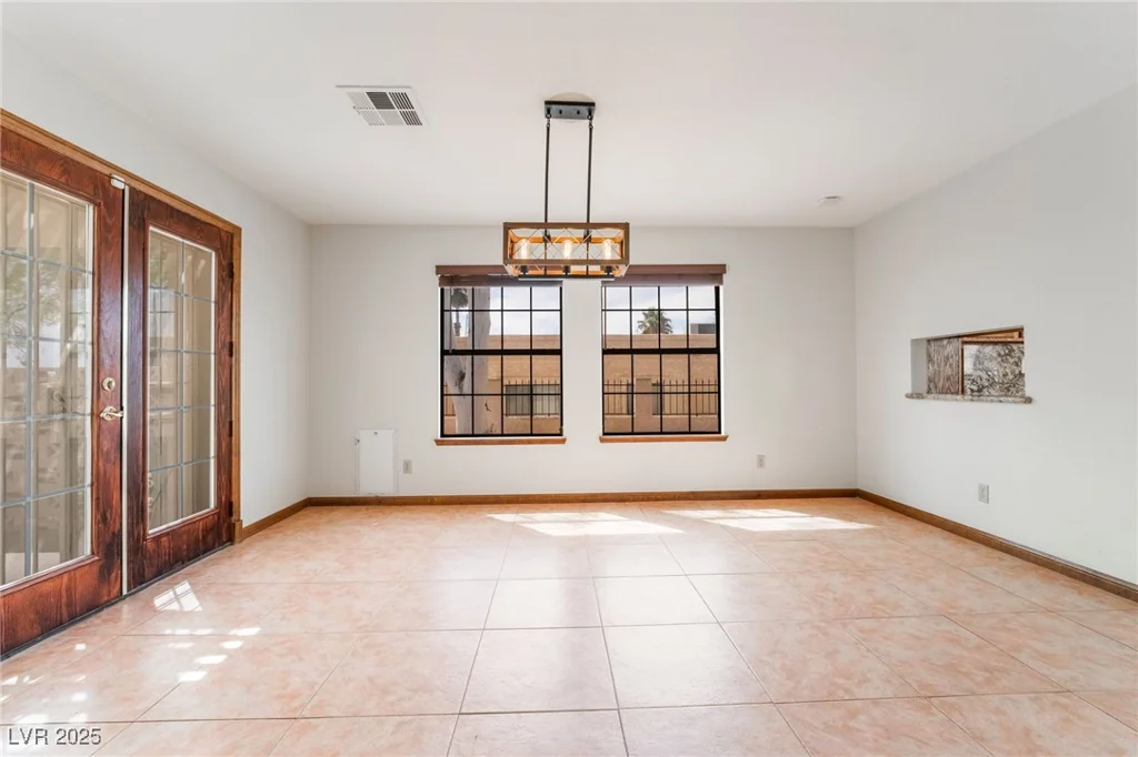 6861 Washington, Las Vegas, NV 89110