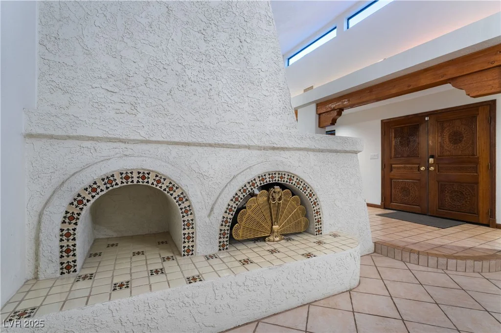 6861 Washington, Las Vegas, NV 89110