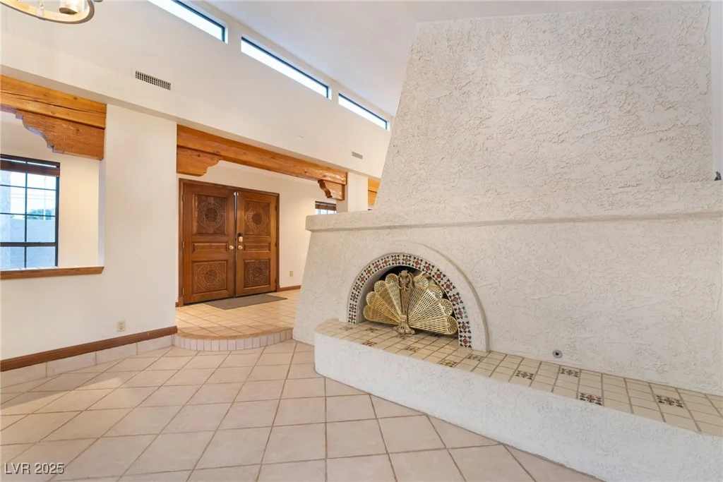 6861 Washington, Las Vegas, NV 89110
