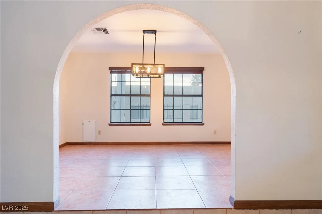 6861 Washington, Las Vegas, NV 89110