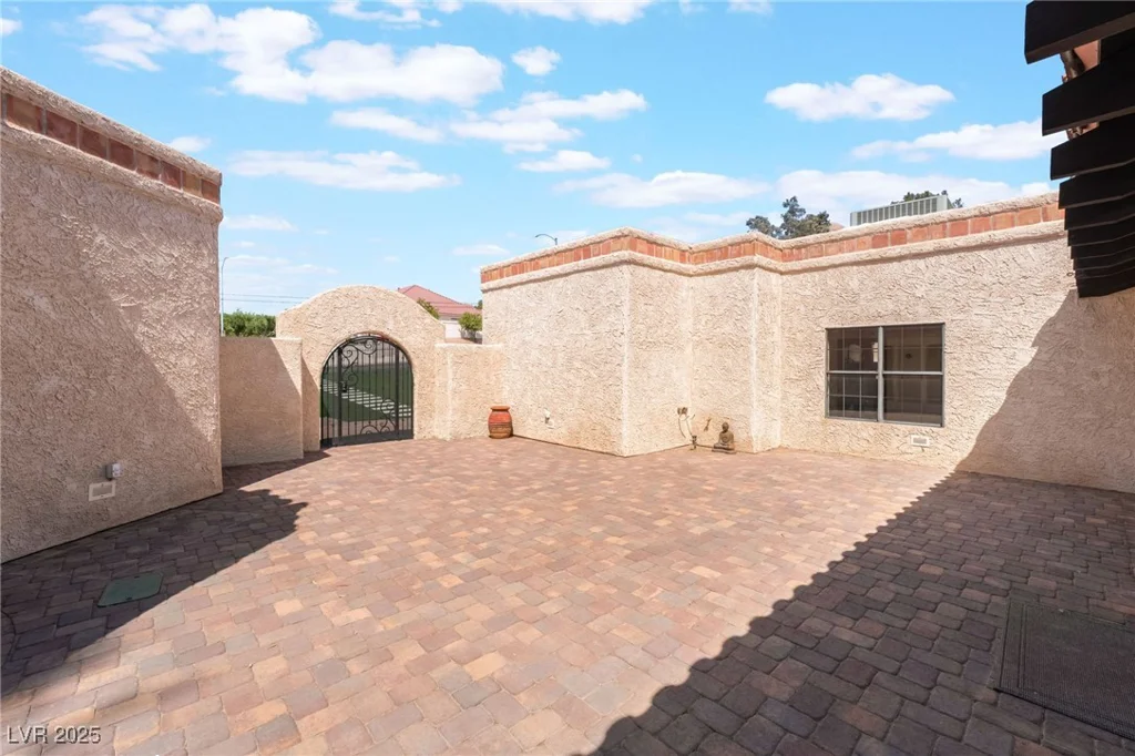 6861 Washington, Las Vegas, NV 89110