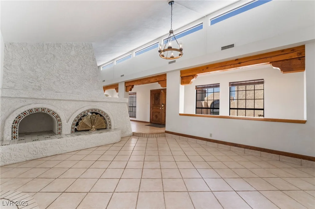 6861 Washington, Las Vegas, NV 89110