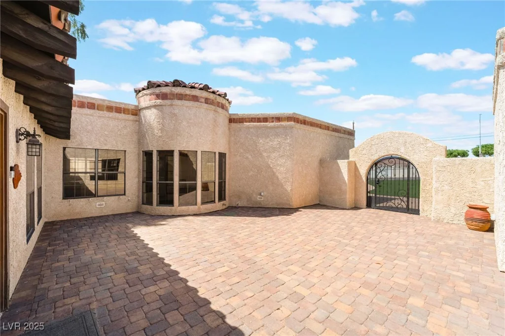 6861 Washington, Las Vegas, NV 89110