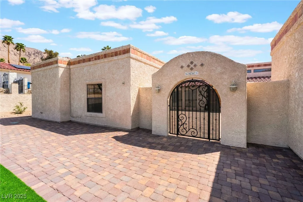 6861 Washington, Las Vegas, NV 89110