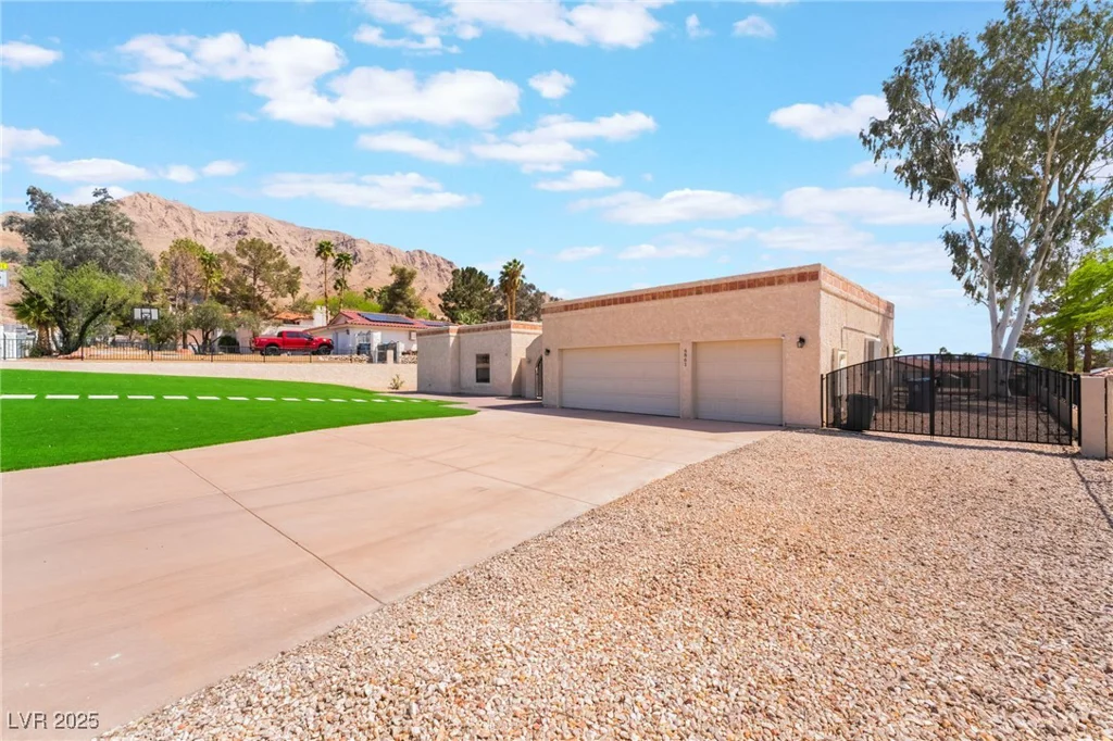 6861 Washington, Las Vegas, NV 89110