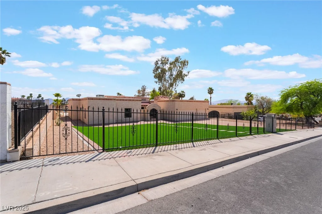 6861 Washington, Las Vegas, NV 89110