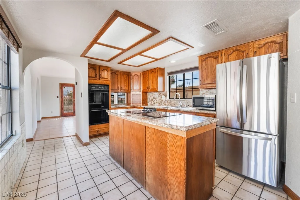 6861 Washington, Las Vegas, NV 89110