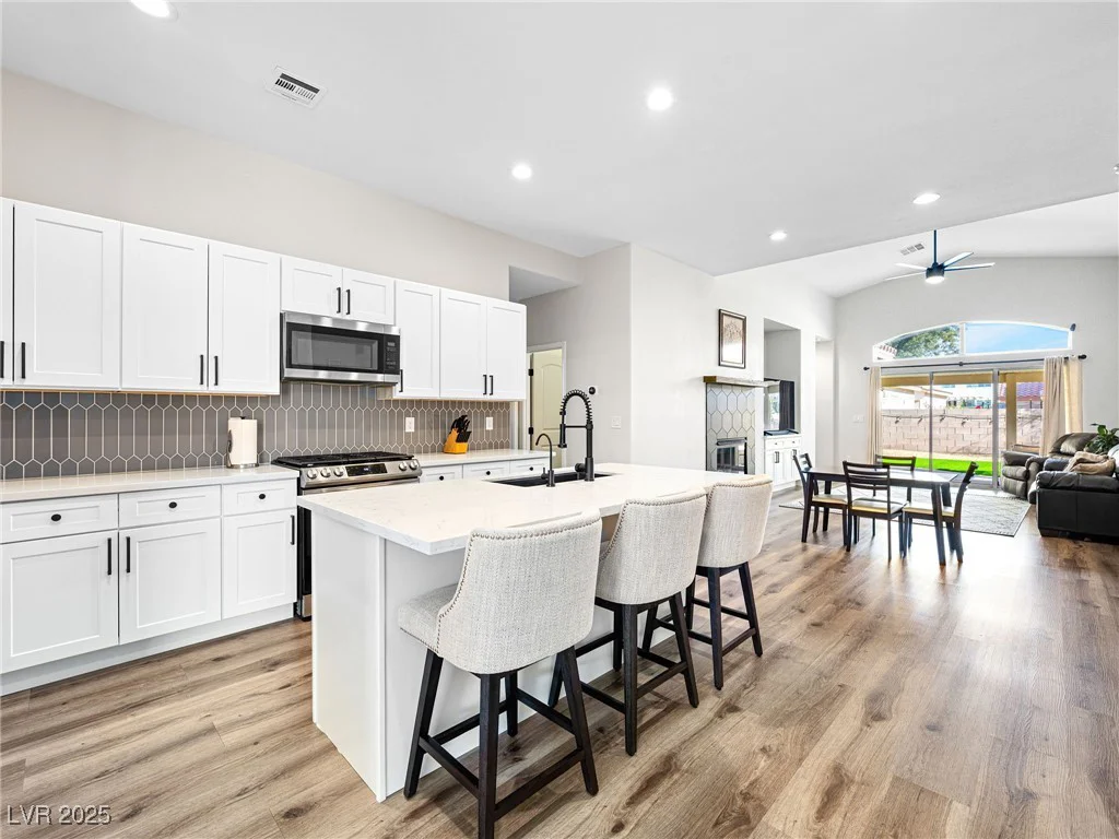 8276 Aurora Peak, Las Vegas, NV 89131