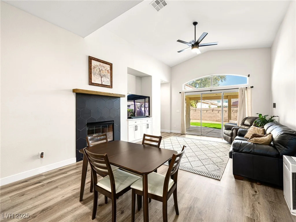 8276 Aurora Peak, Las Vegas, NV 89131