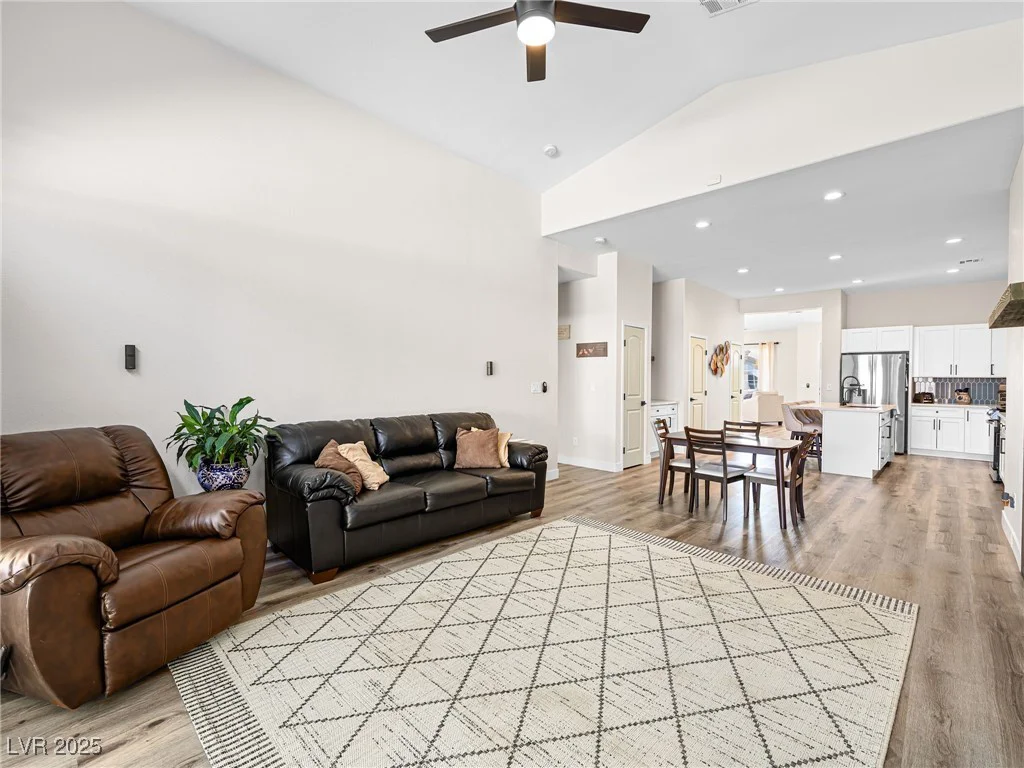 8276 Aurora Peak, Las Vegas, NV 89131