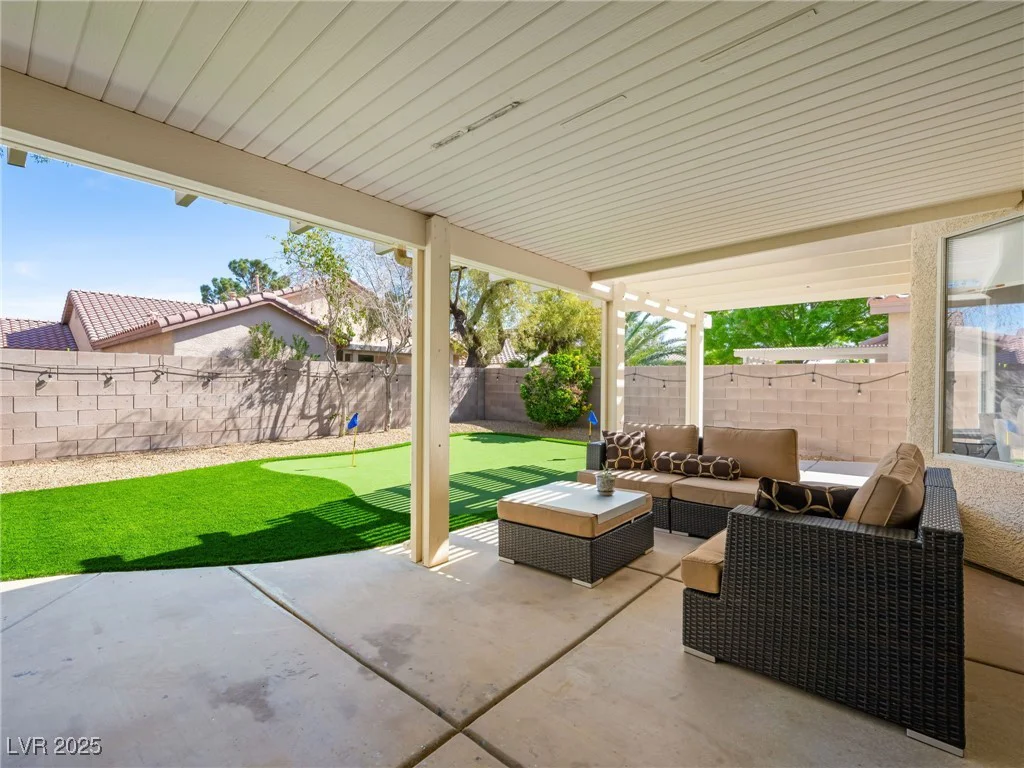 8276 Aurora Peak, Las Vegas, NV 89131