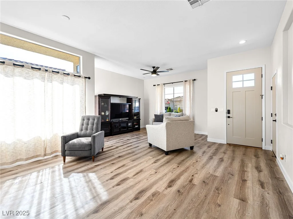 8276 Aurora Peak, Las Vegas, NV 89131