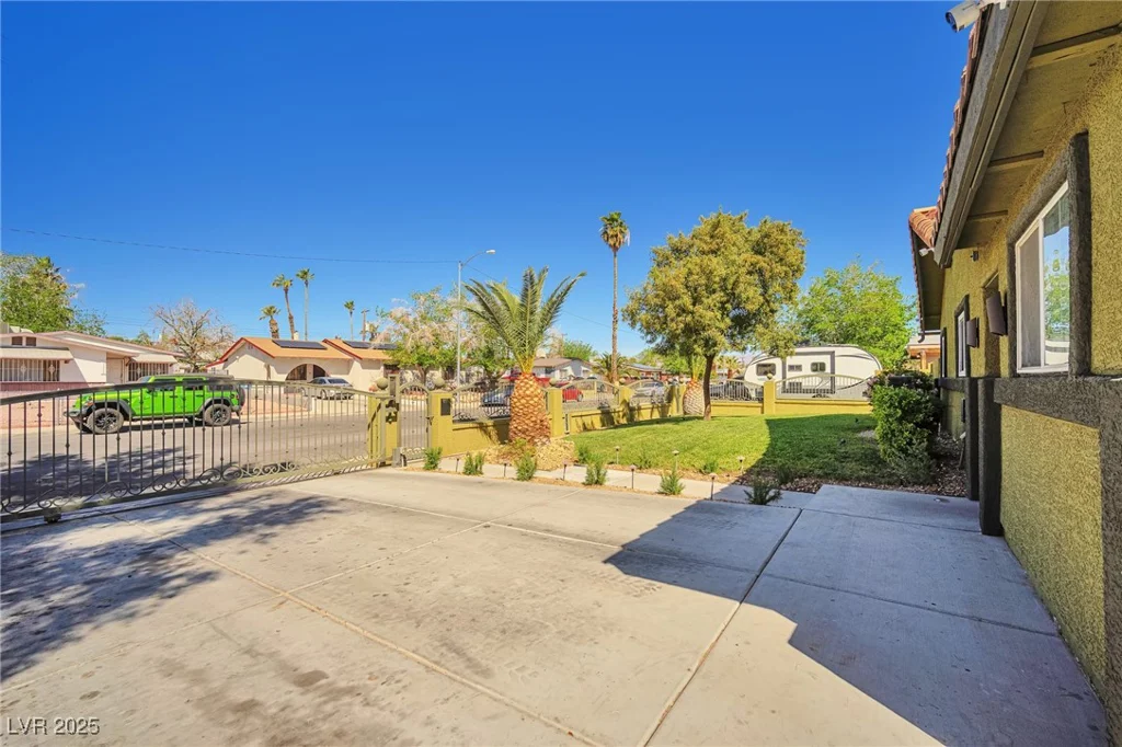 3246 Brentwood, Las Vegas, NV 89121