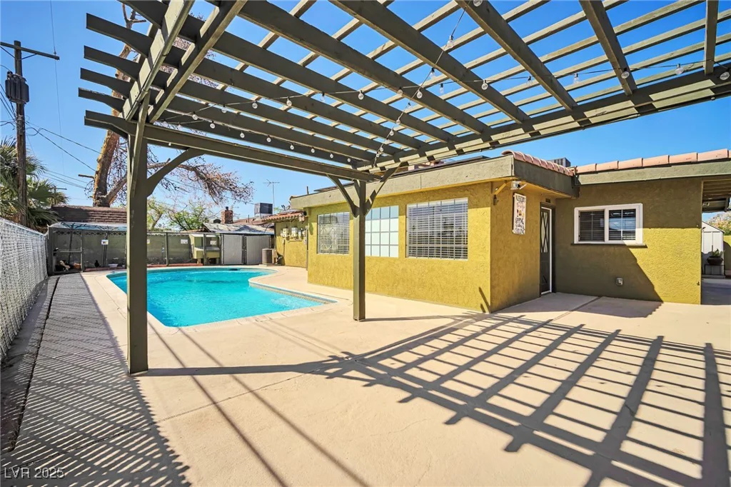 3246 Brentwood, Las Vegas, NV 89121