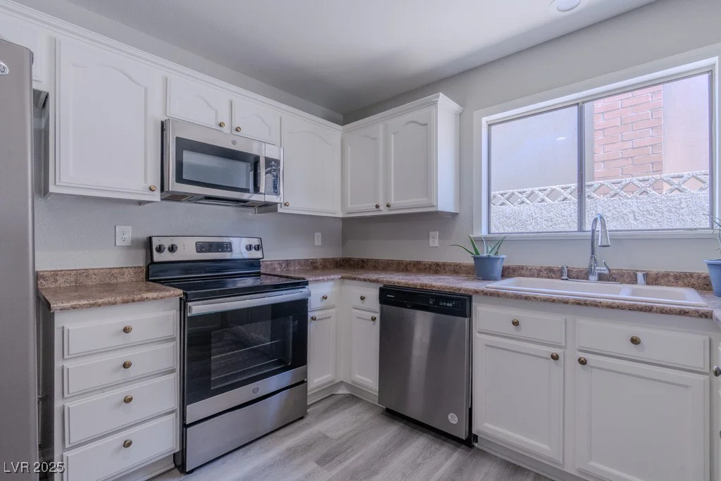 6361 Viking, Las Vegas, NV 89103