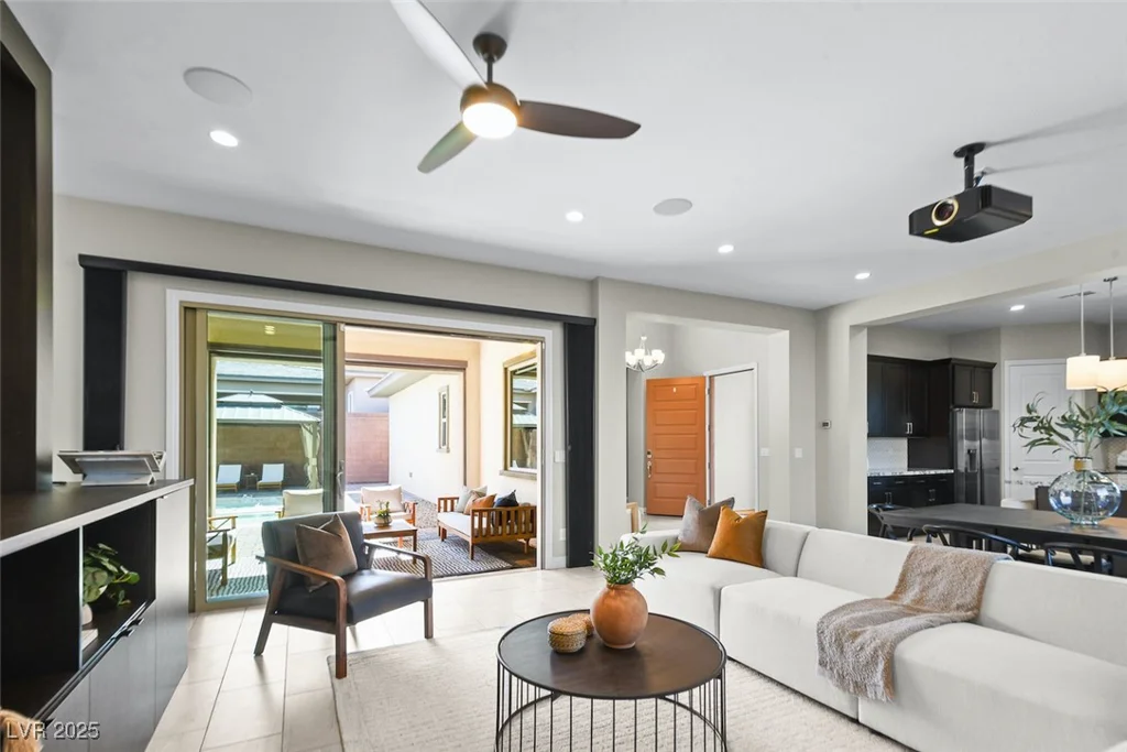 10113 Regency Square, Las Vegas, NV 89148
