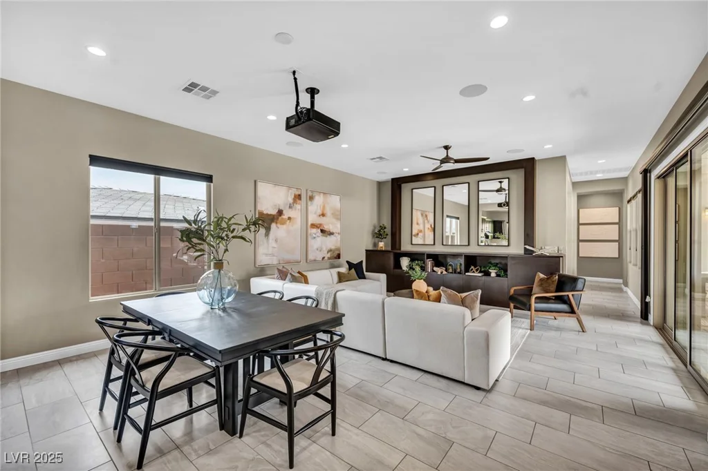 10113 Regency Square, Las Vegas, NV 89148