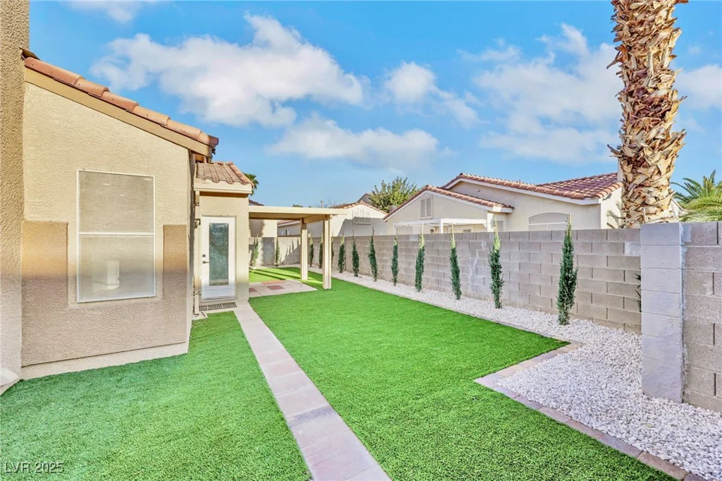 7909 Smokey Ridge, Las Vegas, NV 89131