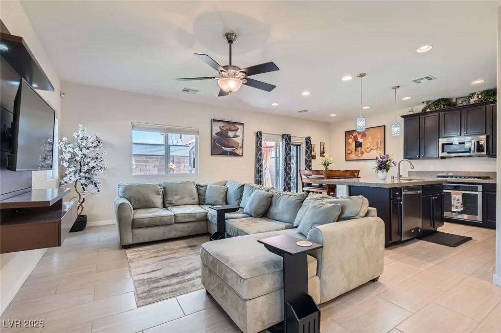 5556 Cornadelo Range, Las Vegas, NV 89113