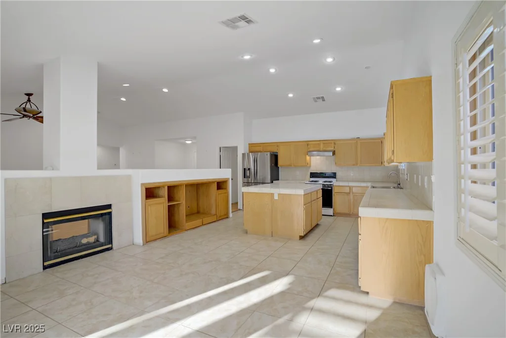 205 Derwent, Las Vegas, NV 89144