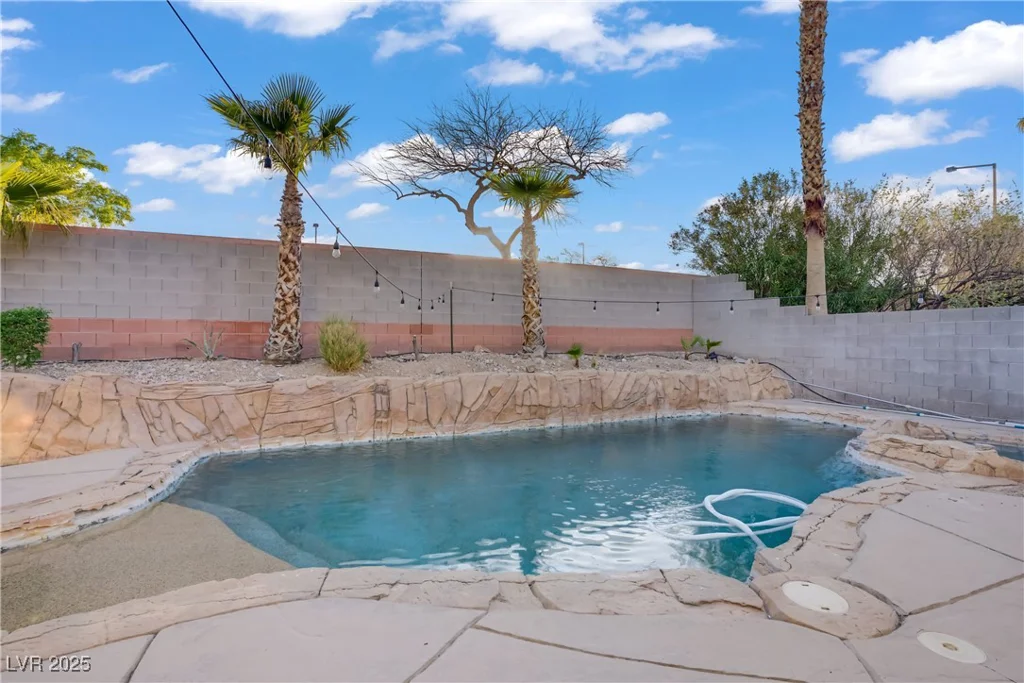 205 Derwent, Las Vegas, NV 89144