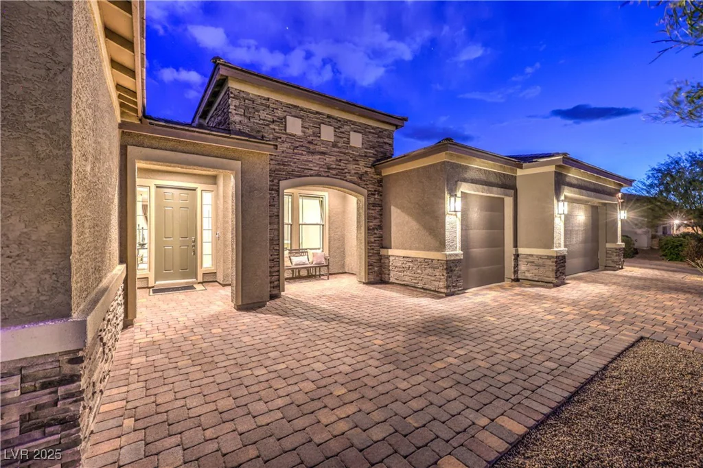 8445 Tenaya, Las Vegas, NV 89113