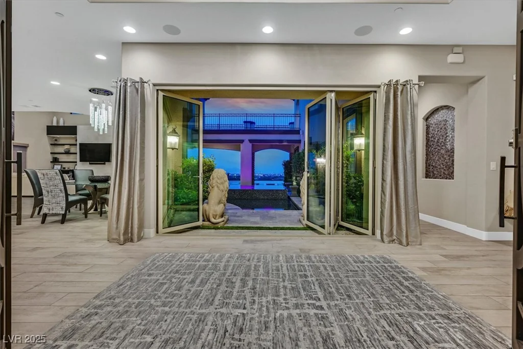 10 Olympia Outlook, Las Vegas, NV 89141