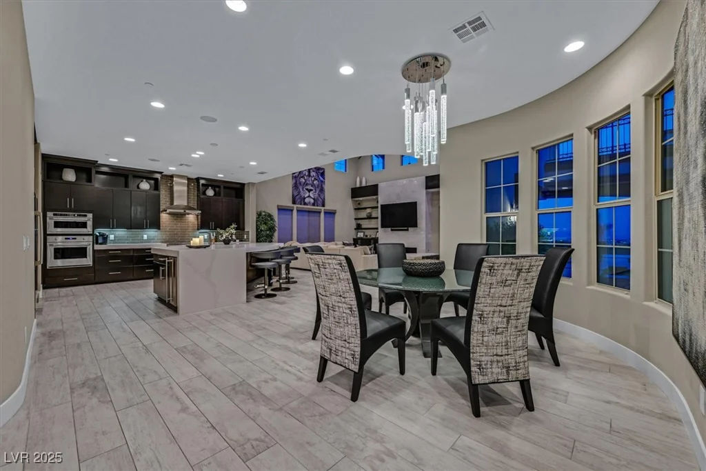 10 Olympia Outlook, Las Vegas, NV 89141